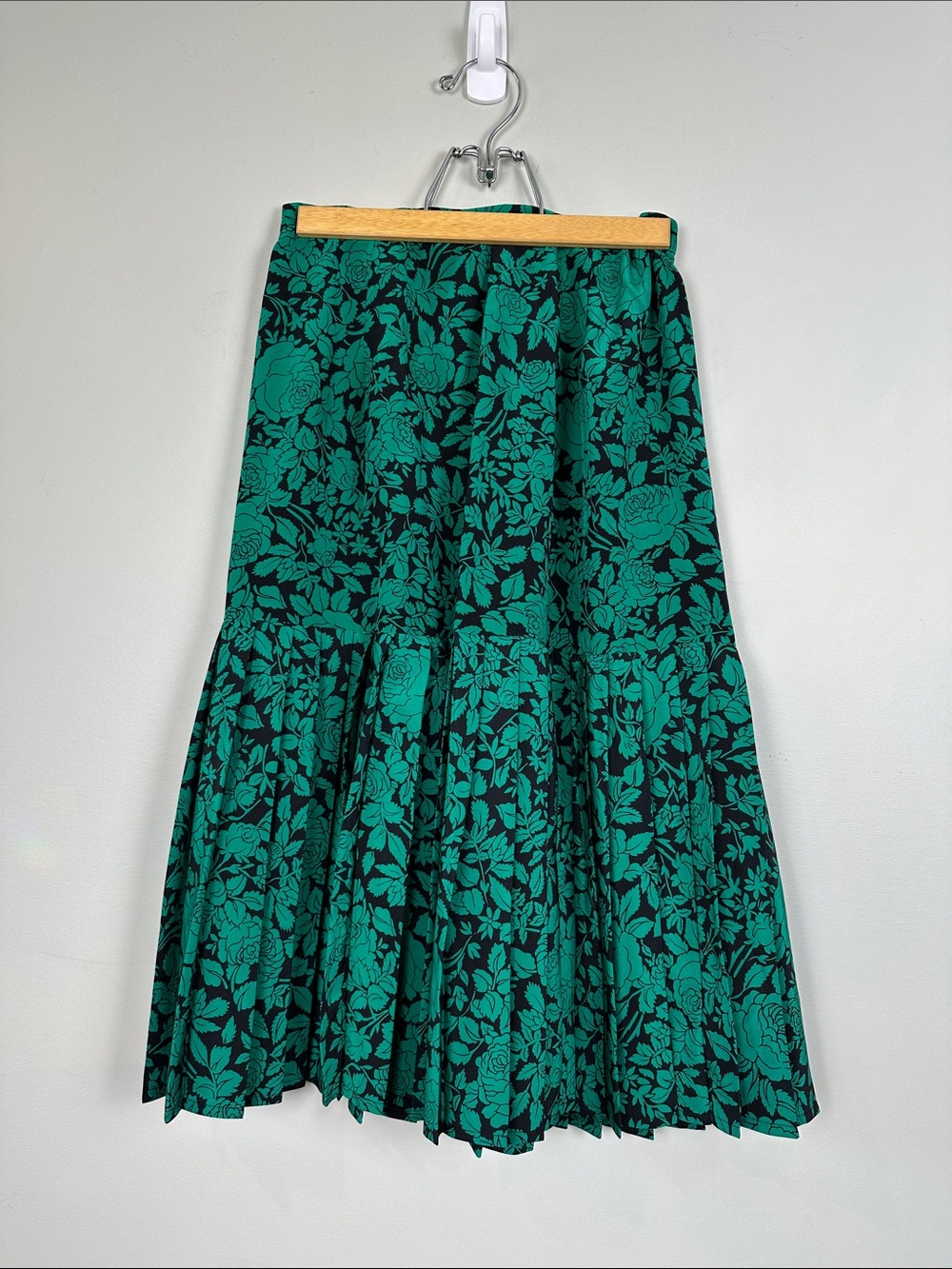 Vintage Silk 100% pleated floral skirt green rose feminine natural cottagecore